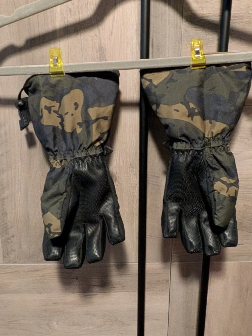 Dakine Boys Yukon Glove Camo/Black Medium 6-8, Winter, Waterproof, Adjustable